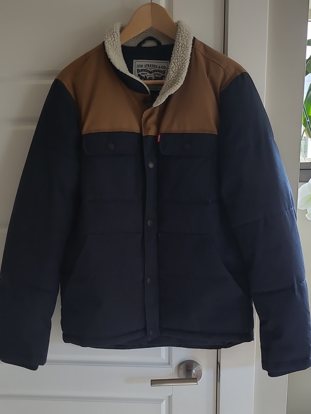 Levis Warm Quilted Jacket. Mens Small